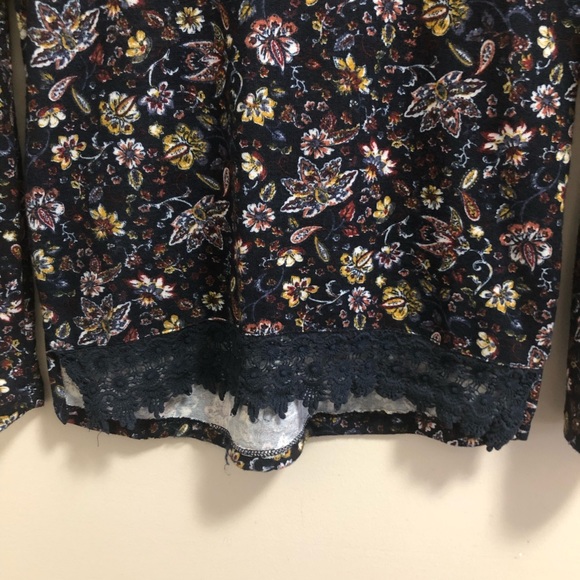 💜4/20 ARDENE Soft Floral Top with Crochet Trim - Picture 4 of 8